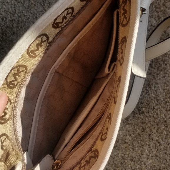 Michael Kors Crossbody - Picture 3 of 6